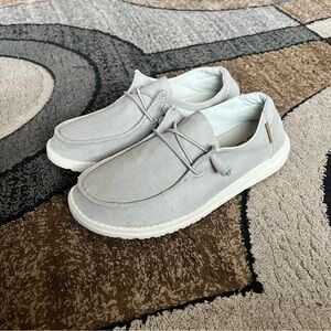 Women’s Hey Dude Size 6